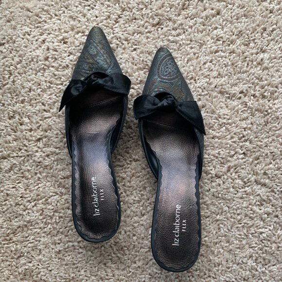 Liz Claiborne Shoes - adorable liz claiborne flex kitten heels bow shoes